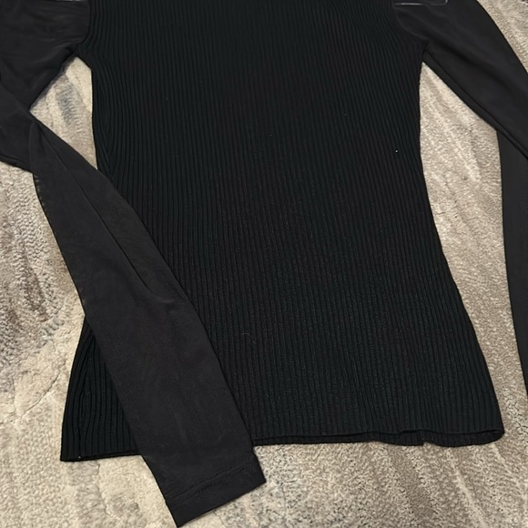 Black mesh /sheer sleeve, v neck sweater. Size small - Picture 4 of 5